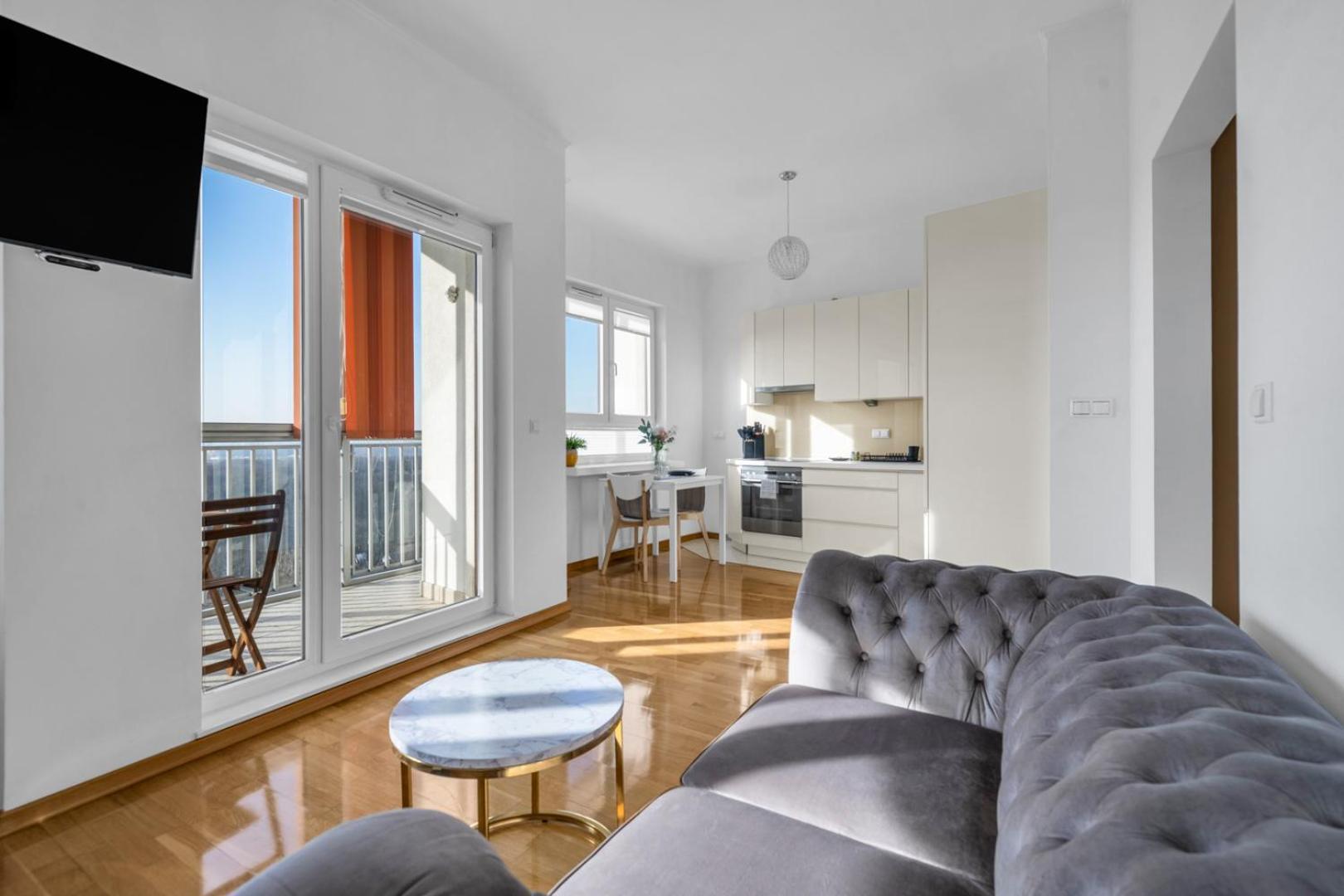 Wola 14th Floor - Parking & Balcony - By Rentujemy Apartmán