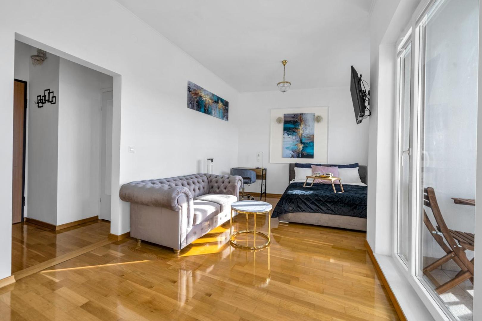 Apartmán Wola 14th Floor - Parking & Balcony - By Rentujemy *