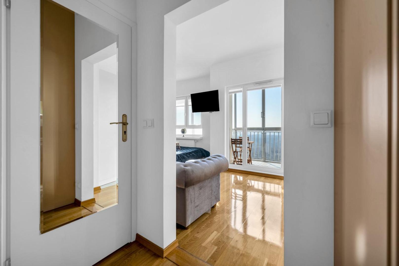 Wola 14th Floor - Parking & Balcony - By Rentujemy Varšava
